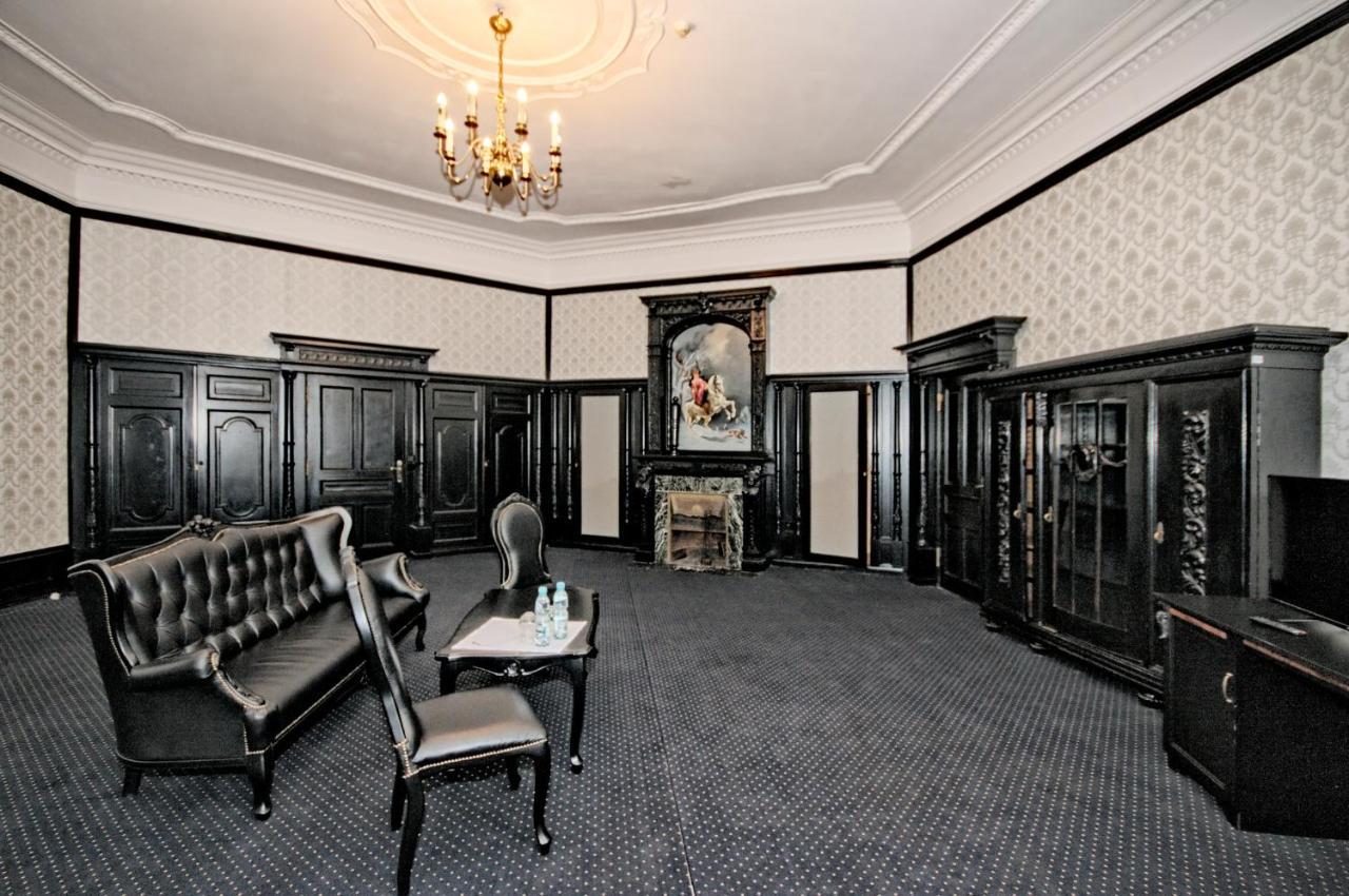 Hôtel Moszna Zamek Extérieur photo