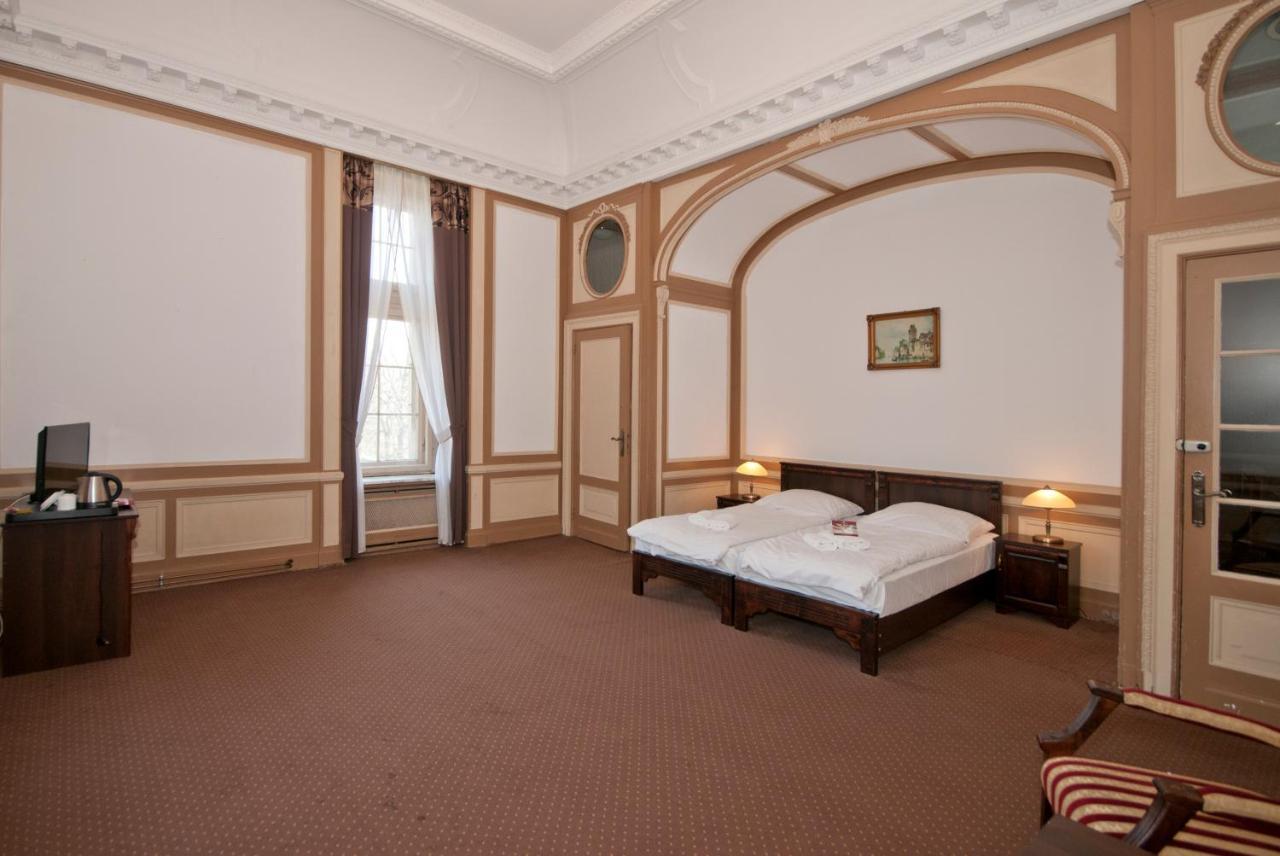 Hôtel Moszna Zamek Extérieur photo