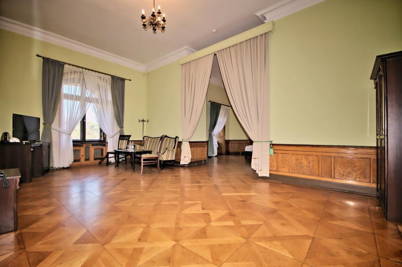 Hôtel Moszna Zamek Extérieur photo