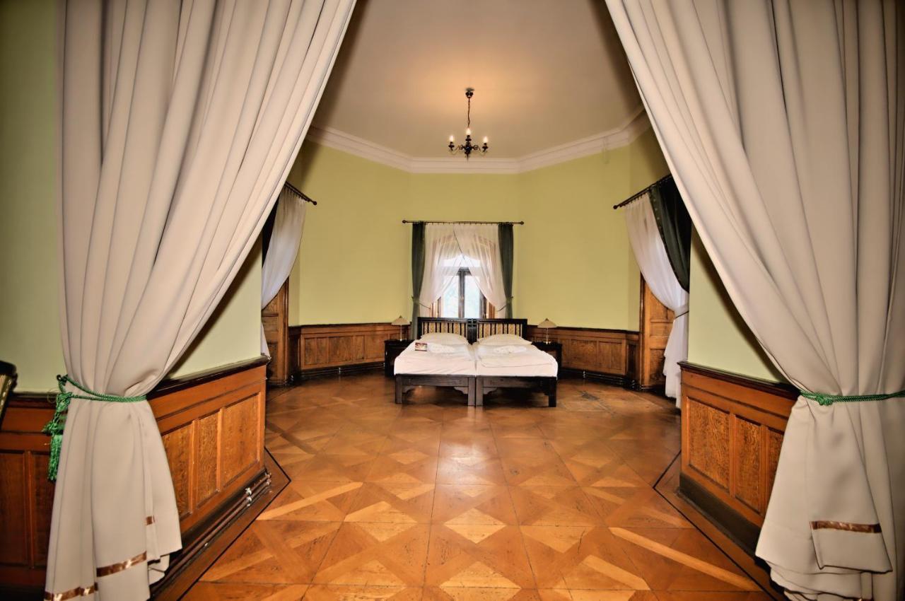 Hôtel Moszna Zamek Extérieur photo