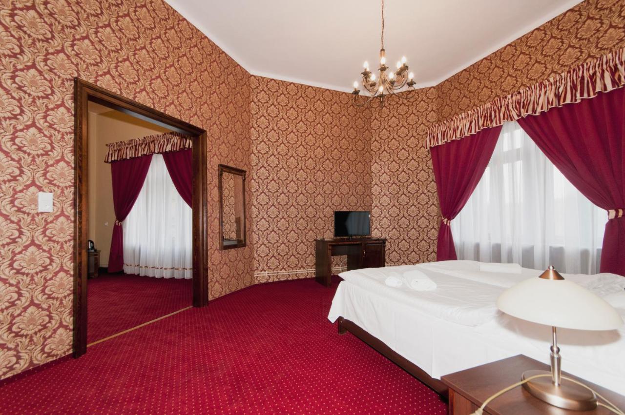 Hôtel Moszna Zamek Extérieur photo